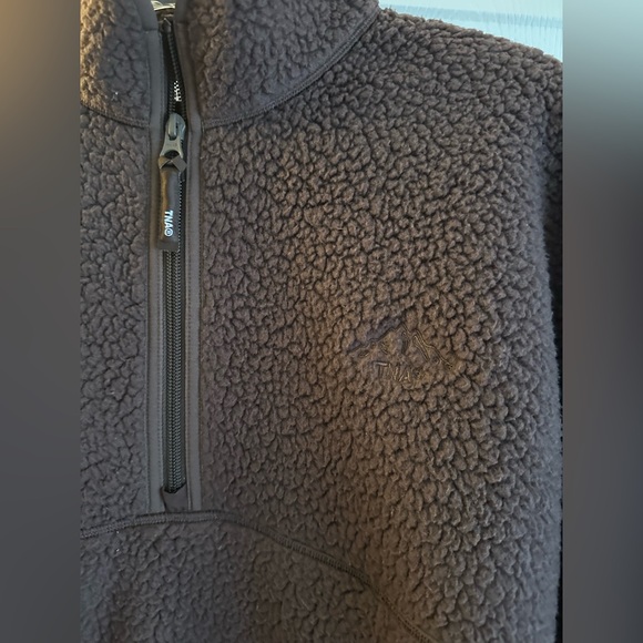 Aritzia TNA Polartec Thermal Pro 1/2 Zip - Picture 4 of 4